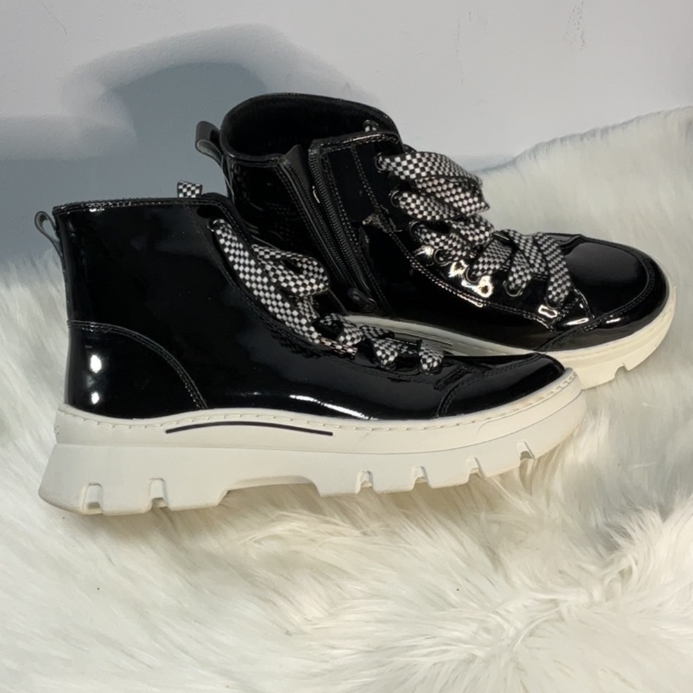 Sketchers Roadies Surge - Ava Max